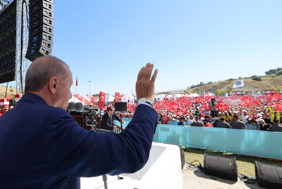 baskan-erdogandan-ahlatta-terorsuz-turkiye-mesaji-yeni-donemin-kapilari-acilacak-1787663539767.jpeg Başkan Erdoğan'dan Ahlat'ta Terörsüz Türkiye mesajı: Yeni dönemin kapıları açılacak - 3