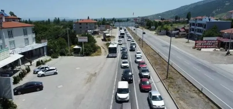 Kurban Bayramı tatili bitti dönüş başladı! Yollarda son durum: 14 araç birbirine girdi