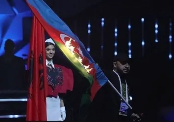 Avrupa Halter Şampiyonası'nda skandal! Ermenistan’da Azerbaycan bayrağını canlı yayında yaktılar