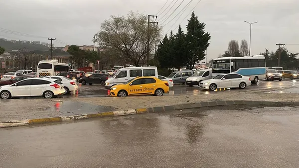 D-100 kara yolunda feci kaza! Trafik yeniden ulaşıma açıldı - 1