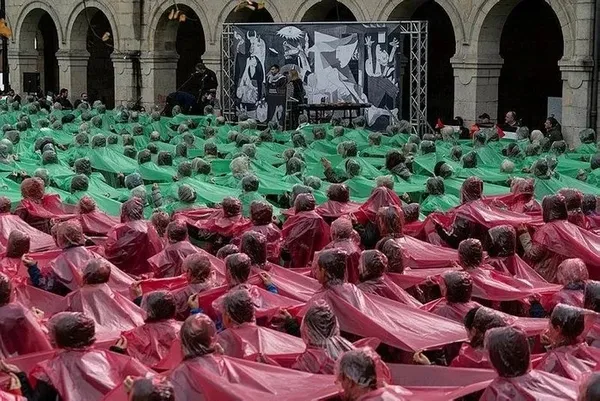 1937’de bombalanan Guernica kasabasında binlerce kişi Filistin için tek yürek! Dünya ve tarih, yeni bir Guernica’yı kabul etmemeli