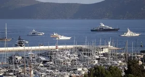 Bodrum koyları tekne durağı oldu