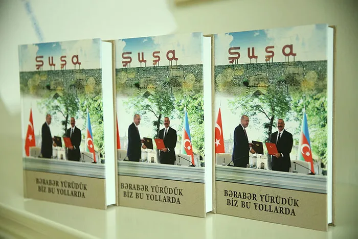 Başkan Erdoğan ve İlham Aliyev’in ortak faaliyetleri "Beraber Yürüdük Biz Bu Yollarda" kitabında bir araya getirildi - 1