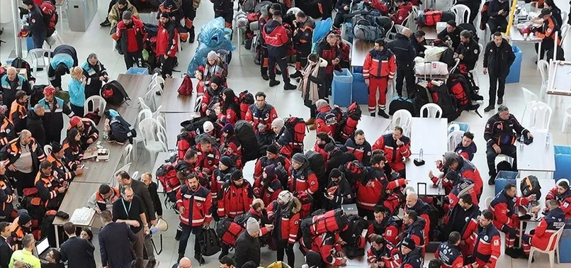 İstanbul Valiliği duyurdu: 81 uçakla 14 bin 451 personel deprem bölgesine gönderildi