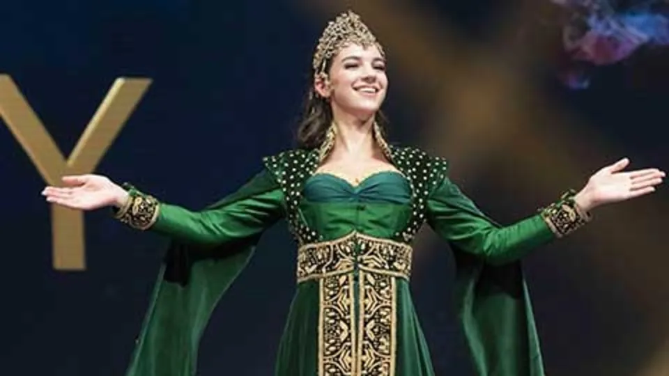 Tara De Vries Tayland'da şov yaptı
