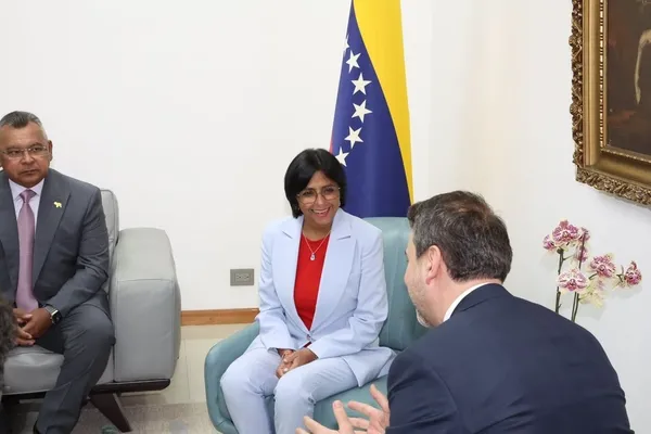 enerji-zirvesi-bakan-bayraktar-venezuela-devlet-baskani-maduro-ile-gorustu-1706729591112.jpg Enerji zirvesi! Bakan Bayraktar Venezuela Devlet Başkanı Maduro ile görüştü - 3