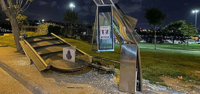 İETT otobüsü durağa daldı şoför olay yerinden kaçtı: 2 yaralı