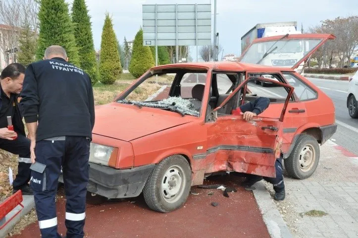 Sürat motosikletiyle otomobil çarpıştı! Feci kaza