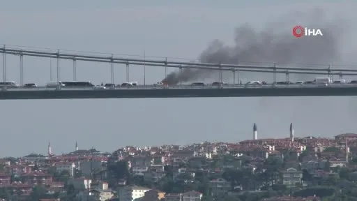 FSM Köprüsü'nde korku dolu anlar! Araç alev alev yandı - 1