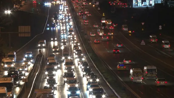 İstanbul'da yeni hafta trafikle başladı! Vatandaş yolda kaldı - 4