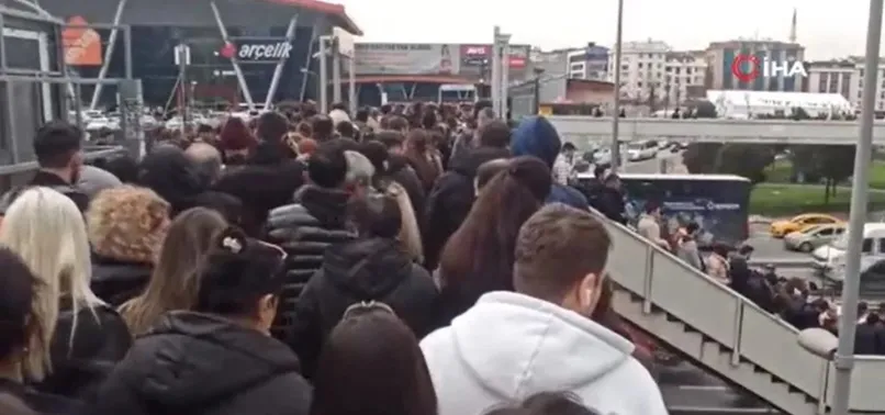 İftar saati İstanbul'da trafik felç! Metrobüsteki kalabalık vatandaşın canına tak etti