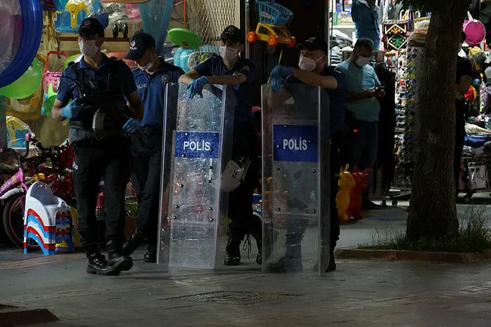 Son dakika: HDP Batman İl Eşbaşkanları Ömer Kulpu ve Fatma Ablay'a terör gözaltısı - 1