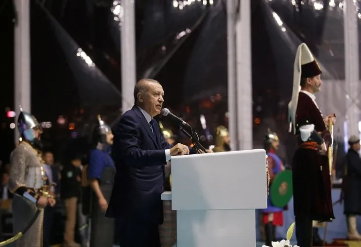 İstanbul´un fethinin 565. yıldönümü görkemli bir törenle kutlandı
