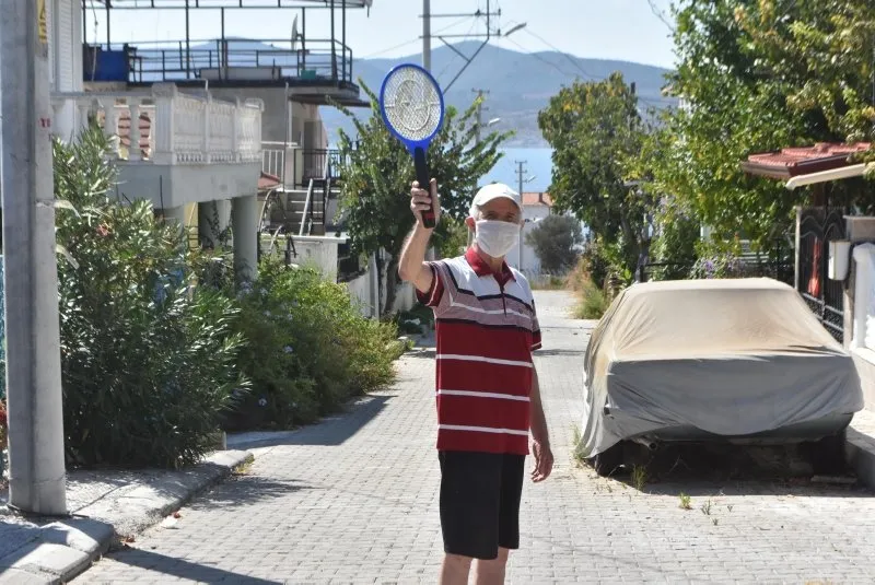 Izmir De Kanalizasyonsuz Mahallede Raketlerle Sinek Avina Cikiyorlar
