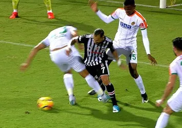 Beşiktaş'ı çıldırtan penaltı pozisyonu!