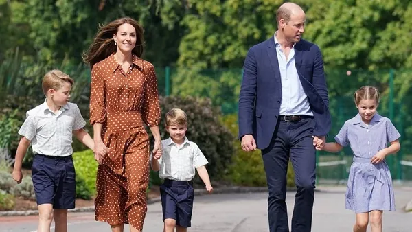 kate-middleton-ortaya-mi-cikti-prenses-kate-esi-prens-william-ile-alisveris-yaparken-goruntulendi-iddiasi-1710811050538.jpeg Kate Middleton ortaya mı çıktı? Prenses Kate, eşi Prens William ile alışveriş yaparken görüntülendi iddiası! İşte o görüntüler... - 5