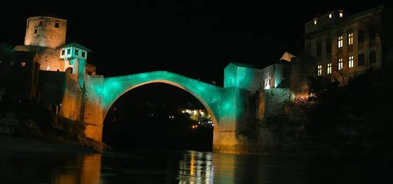 Mostar Koprusu Halep Icin Isiklandirildi A Haber Son Dakika Dunya Haberleri
