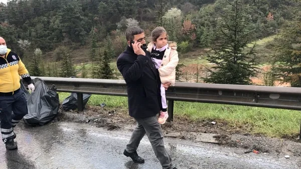 TEM'de zincirleme kaza! Yol trafiğe kapandı | Olay yerinden ilk görüntüler - 3