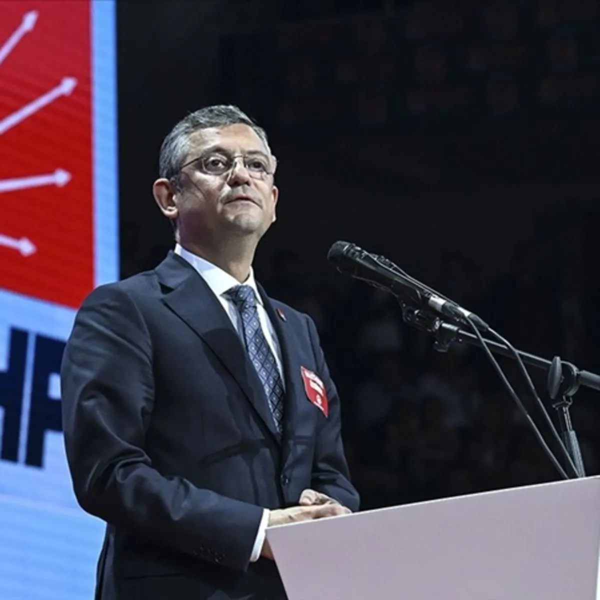 CHP'de milyonluk para trafiği! Rüşvet zinciri Özgür Özel'e nasıl uzandı?