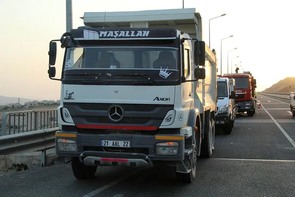 1661188220788.jpg Batman'da feci kaza! 4 kişi hayatını kaybetti! Kamyonun altına giren otomobil kağıt gibi ezildi - 5