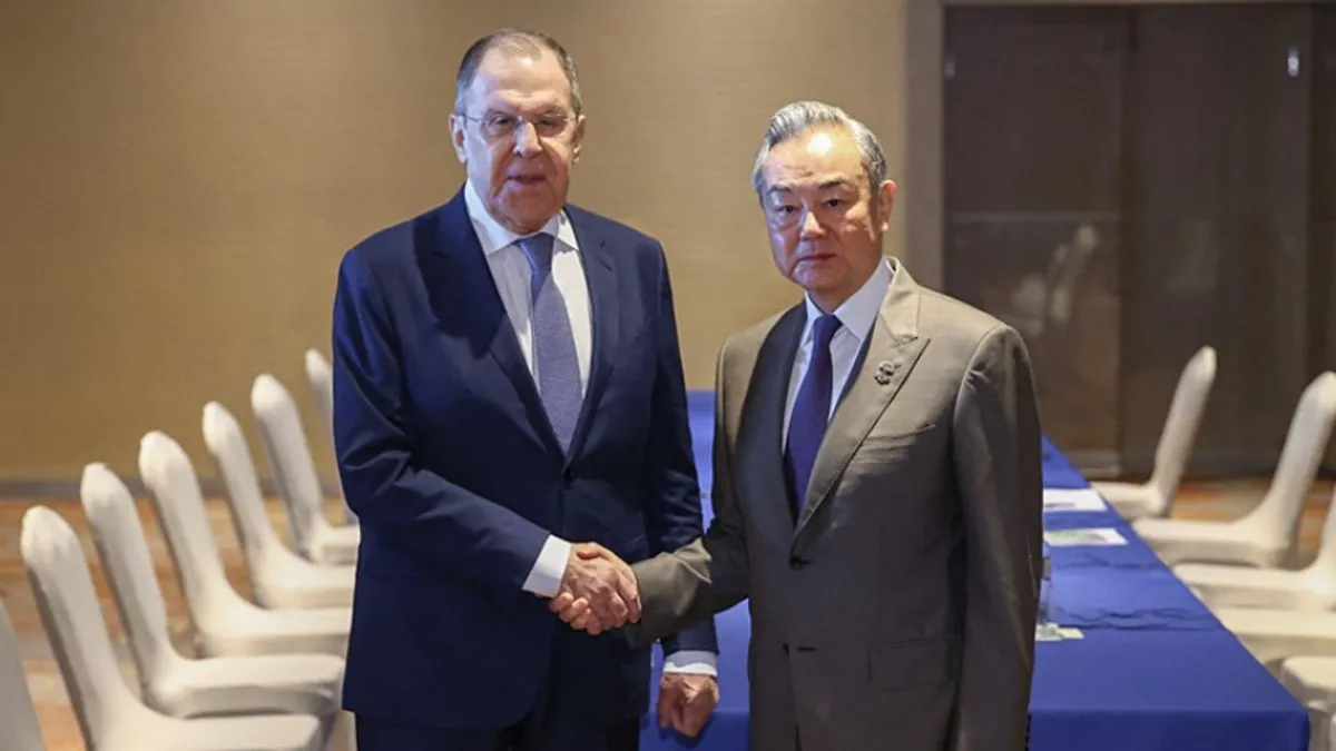 Çin ve Rusya dışişleri bakanları bir araya geldi