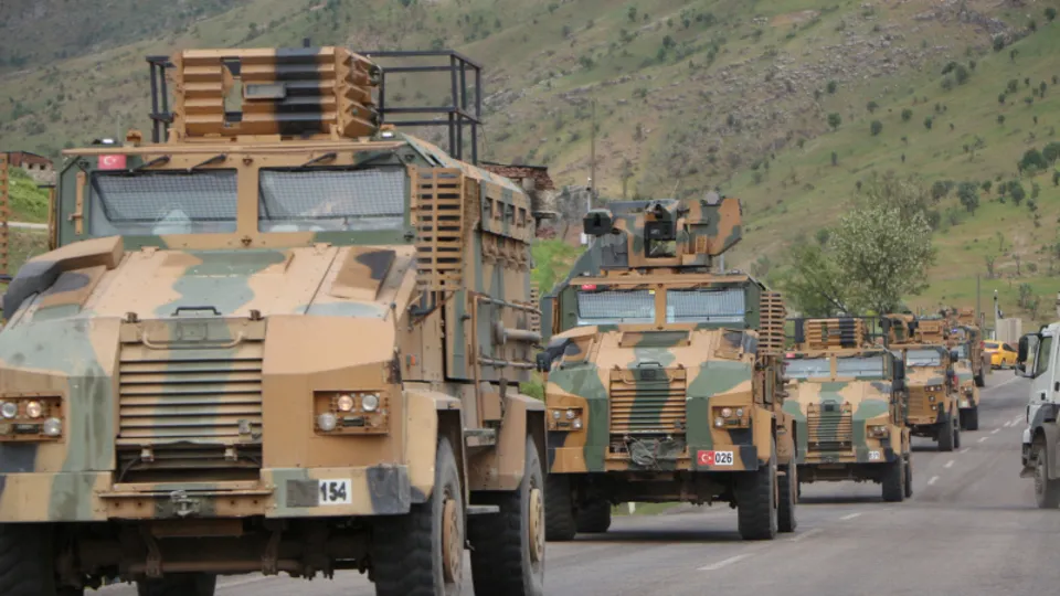 Şırnak'ta hem havadan hem karadan askeri hareketlilik! Sınıra özel birlikler sevk edildi