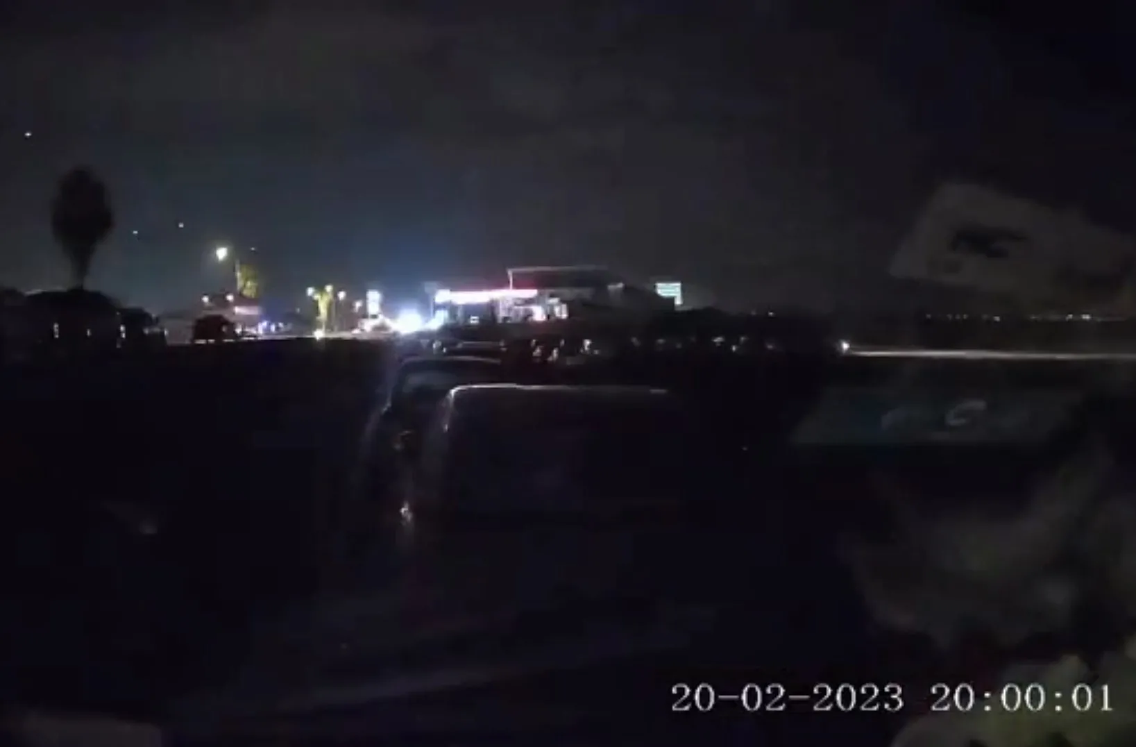 Depremin en net görüntüsü araç kamerasında! Saatler tam 20.00'ı gösterdiğinde...