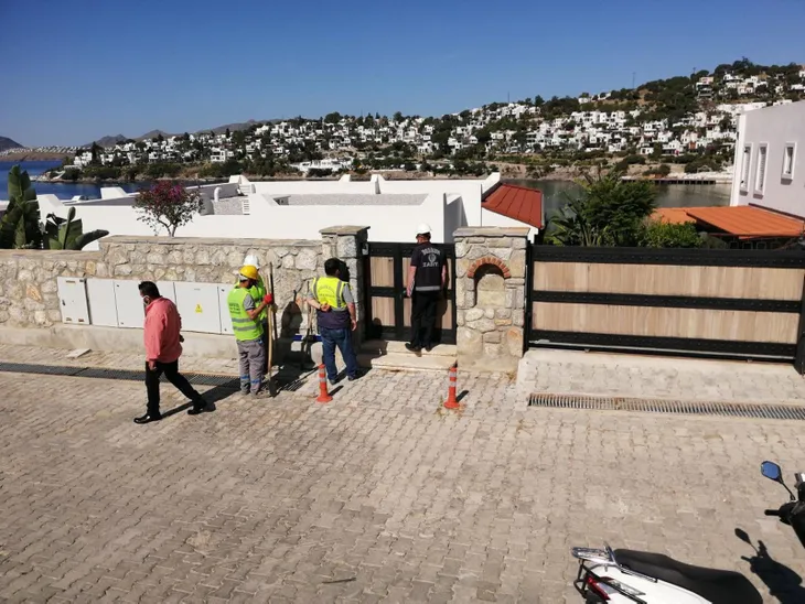 Yılmaz Özdil’in kaçak villasında yıkım başladı! İşte ilk kareler...