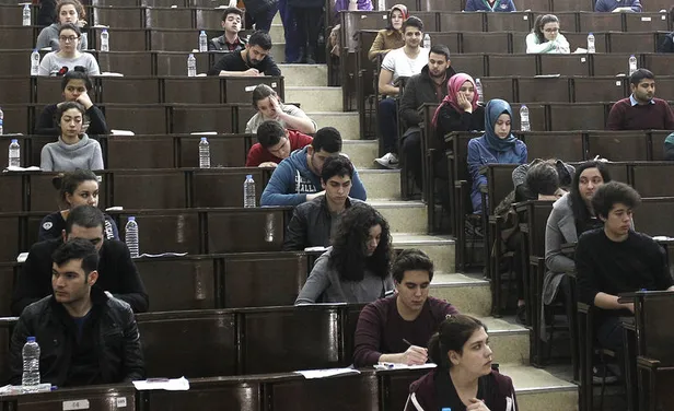 AÖF final sınavı ne zaman? 2022 Anadolu Üniversitesi AÖF bahar dönemi final sınavı ayın kaçında yapılacak?