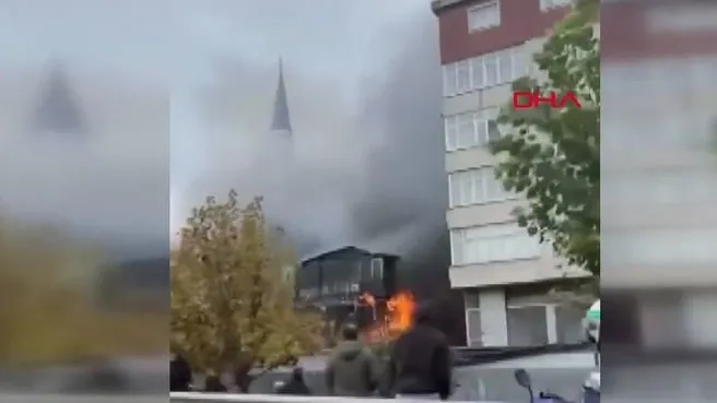 Pendik’te 3 katlı ahşap binada yangıın!