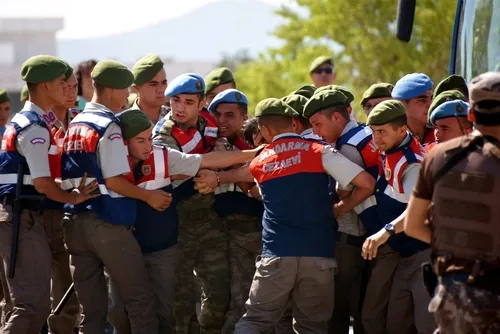 Mahkeme başkanı, yüzsüz FETÖ'cüleri salondan attı - 2