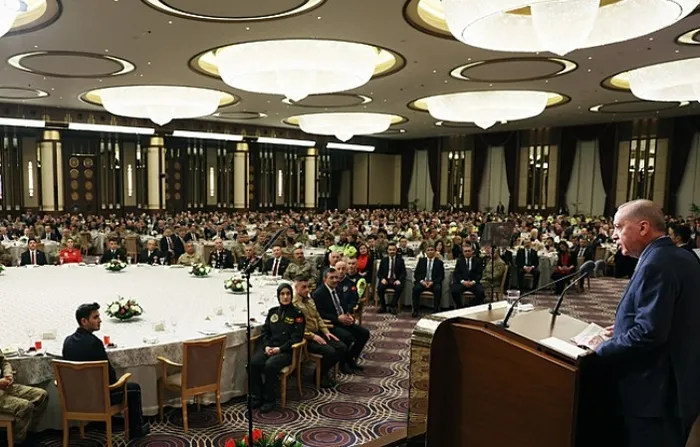 baskan-erdogandan-terorsuz-turkiye-mesaji-40-yillik-beladan-kurtuluyoruz-1741286027549.jpg Erdoğan, polis, jandarma, sahil güvenlik personeli ve güvenlik korucuları ile bir araya geldi | Fotoğraf-AA