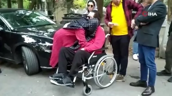 annesi-vefat-eden-derya-tunayi-ibrahim-tatlises-yalniz-birakmadi-1667411432461.jpg Annesi vefat eden Derya Tuna’yı İbrahim Tatlıses yalnız bırakmadı - 2