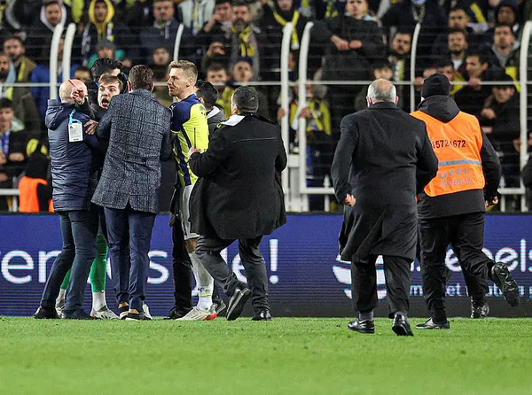 CANLI | Fenerbahçe Trabzonspor maçı canlı anlatım izle! Süper Lig'de kritik derbi - 7