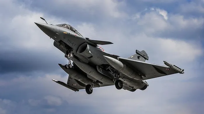 Gerilim tırmanacak! Gizli planları ortaya çıktı: Miçotakis Fransa’dan 18 Rafale savaş uçağı alacak