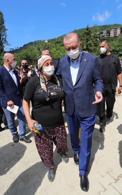 Son dakika: Başkan Erdoğan sel felaketinin yaşandığı Kastamonu'da! 3 il afet bölgesi ilan edildi! Yıkılan evler yeniden yapılacak - 5