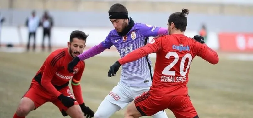 Galatasaray Ilk Defa Mor Forma Ile Sahaya Cikti A Haber Son Dakika Spor Haberleri
