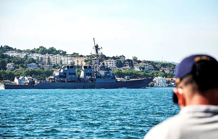 Son dakika: ABD savaş gemisi USS Laboon İstanbul Boğazı’ndan geçti