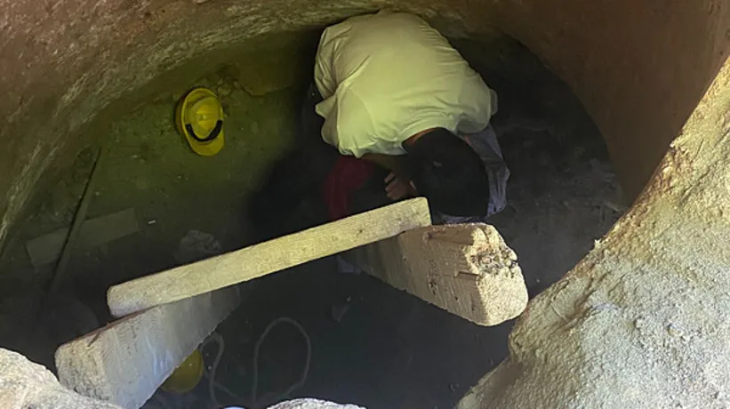 Rüyasında evinin altında define gördü! Anne ile oğlu bahçede 12 metre tünel kazdı