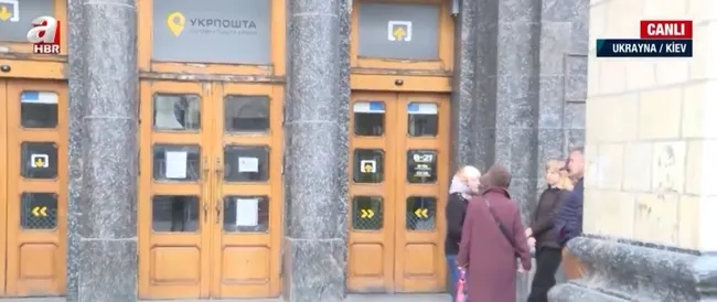 Rusya terör listesine mi giriyor? Ukraynalılar postane önünde Moskova pulu kuyruğunda