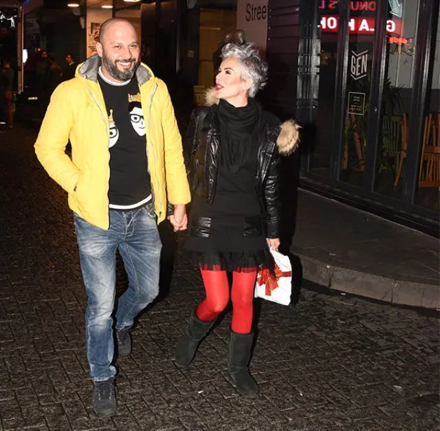 Ünlü oyuncu seyyar satıcı tezgâhında!