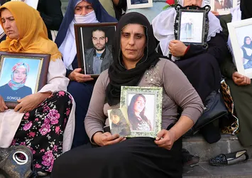 'Diyarbakır annesi' Yıldız Ballı'dan PKK ve uzantısı HDP'ye isyan: Kızımın ölüsünü ya da dirisini versinler!
