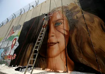 Ahed’in resmi bile sınır dışı ettirdi