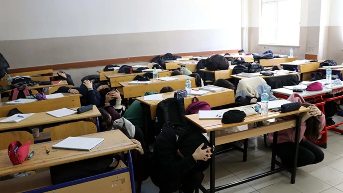 Okullarda deprem tatbikatı bugün saat kaçta? MEB deprem anı tahliye tatbikatı nedir, nasıl yapılır?