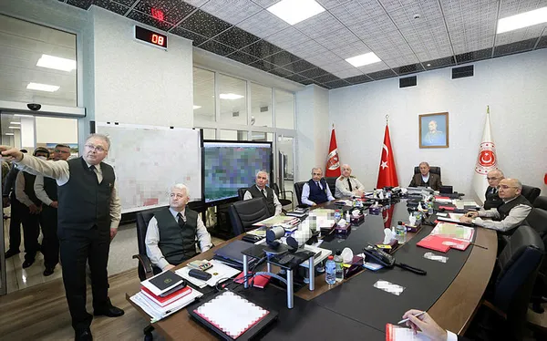 Son dakika: Pençe-Kilit Harekatı'nda üç askerimiz şehit! Bakan Akar Ankara'ya döndü - 3