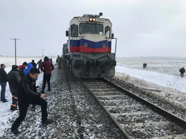 Kars'ta tren kazası: 3 ölü, 3 yaralı - 2