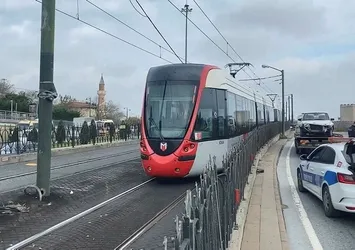 Tramvay yolunda kaza! Seferler aksadı