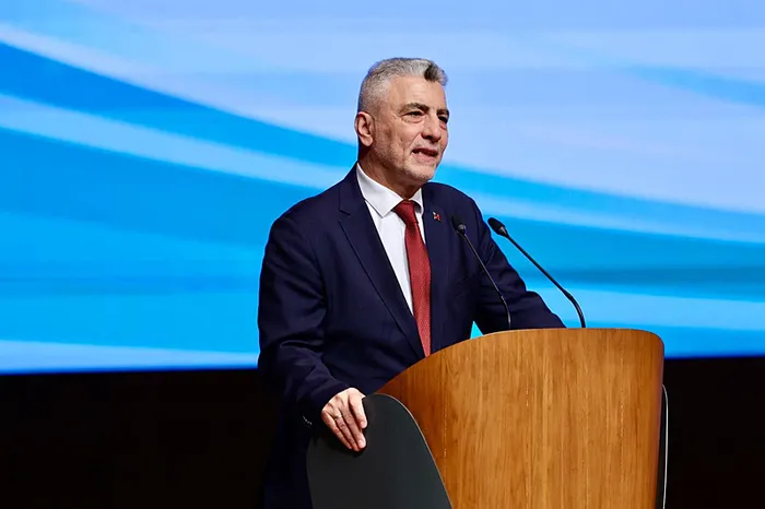 ticaret-bakani-omer-bolattan-piyasalara-mesaj-rezervler-guclu-temel-mallarda-fiyat-istikrari-saglanmistir-1766565998000.jpeg Ticaret Bakanı Ömer Bolat (AA)