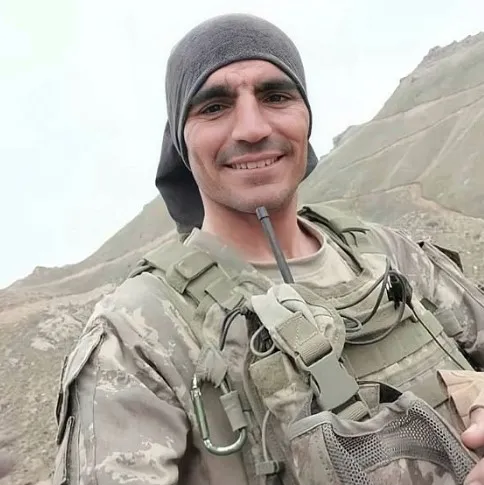 kardesi-pence-kilit-operasyonunda-sehit-olan-15-temmuz-gazisi-kardesim-en-guzel-mertebeye-ulasti-1656483276529.jpg Kardeşi Pençe-Kilit Operasyonu’nda şehit olan 15 Temmuz gazisi: Kardeşim en güzel mertebeye ulaştı - 5