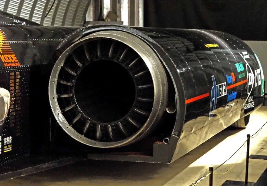 Dünyanın en hızlı otomobili Thrust SSC
